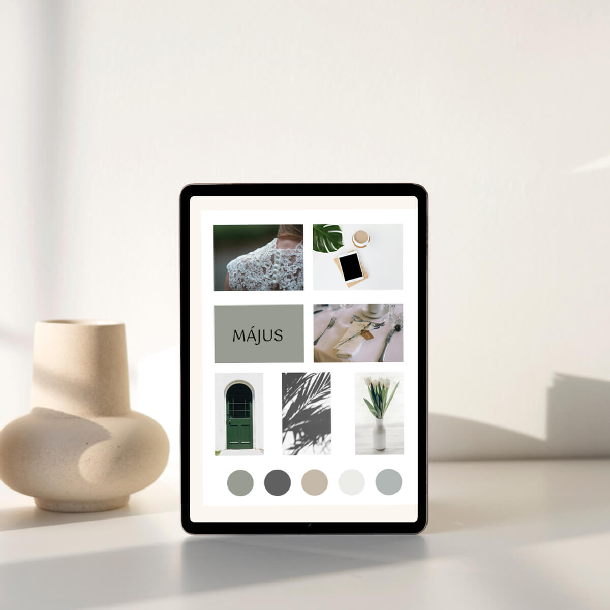 Webdesigner munka közben — letisztult és harmonikus környezet, természetes fények, inspiráló atmoszféra, kreatív munkafolyamat a háttérben.