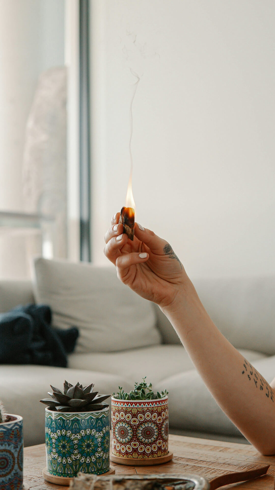 Füstölő, virágok